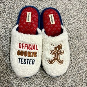 Dearfoams Cream and Red Cookie Tester Slippers